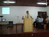 Ev. Paulo André, ministrando no Primeiro Seminário de Líderes de Jovens de Porto Alegre.